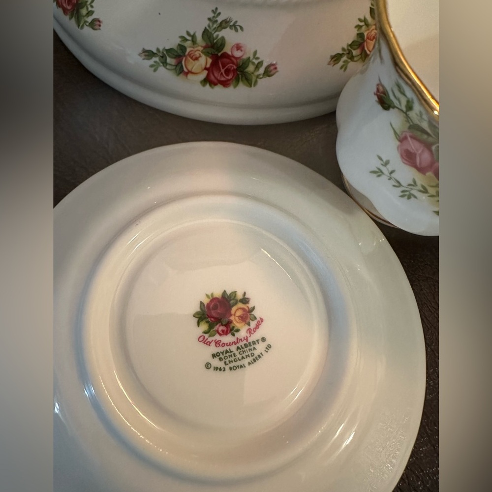 Vintage Royal Albert Old Country Roses Tea Cup & Saucer Bone China, England - Picture 3 of 6